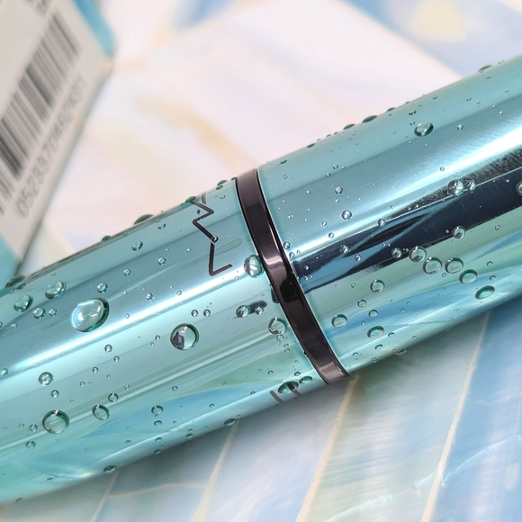 Limited Edition MAC Alluring Aquatics Frost Lipstick Pet Me Please-Nude metallic - Picture 10 of 14